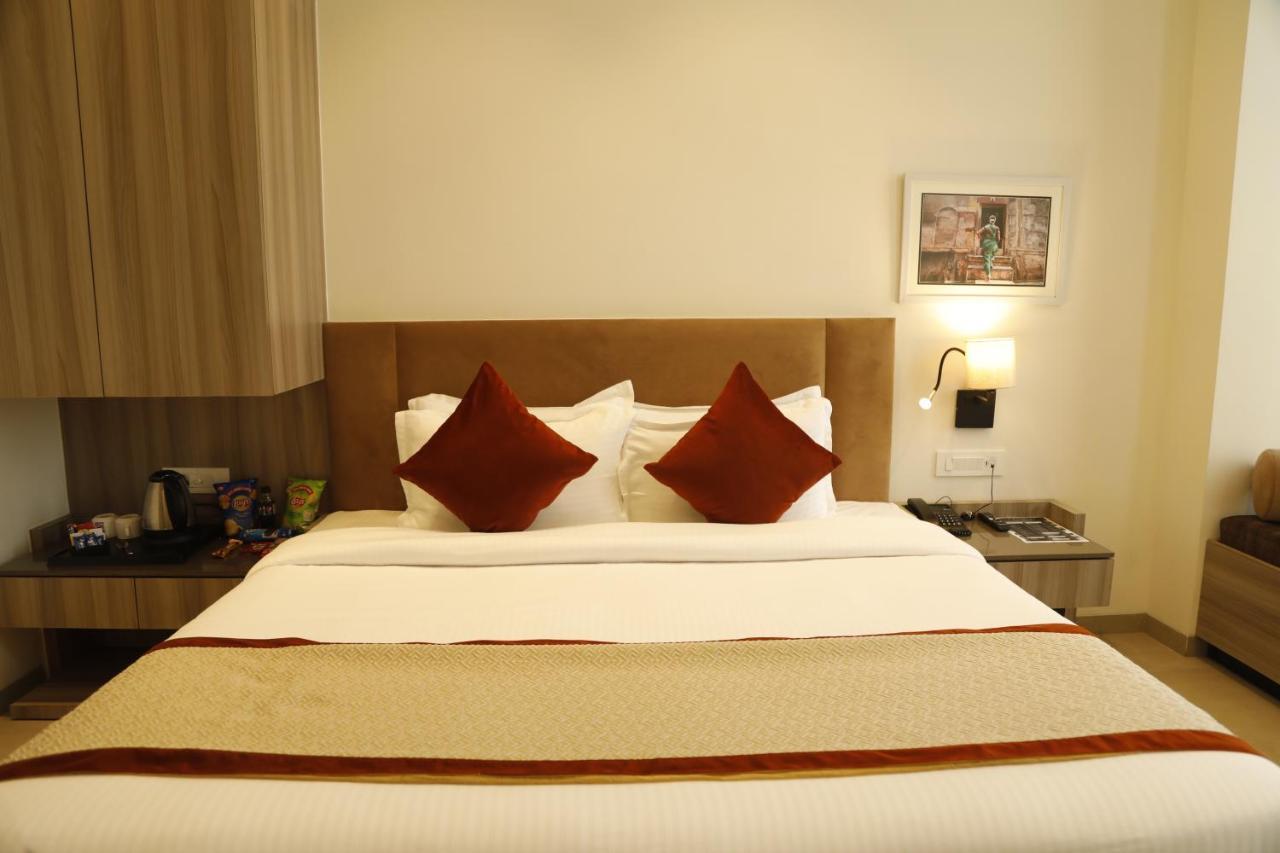 Hotel The Royal Vista Varanasi Exterior photo