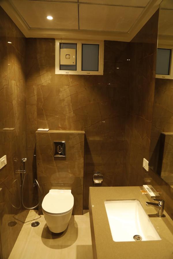 Hotel The Royal Vista Varanasi Exterior photo
