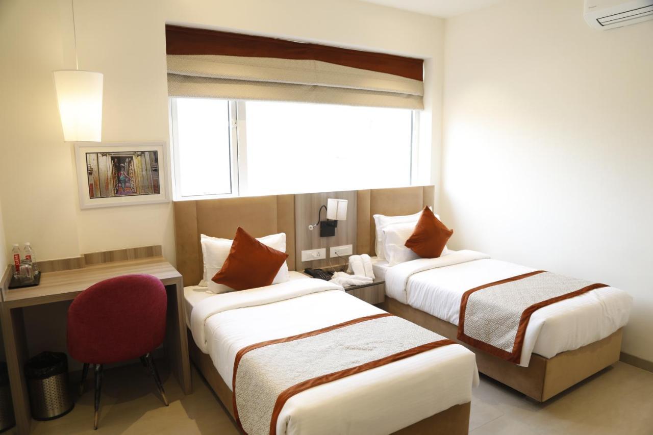 Hotel The Royal Vista Varanasi Exterior photo