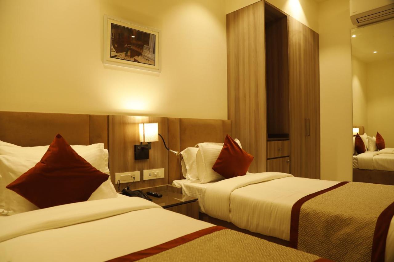 Hotel The Royal Vista Varanasi Exterior photo