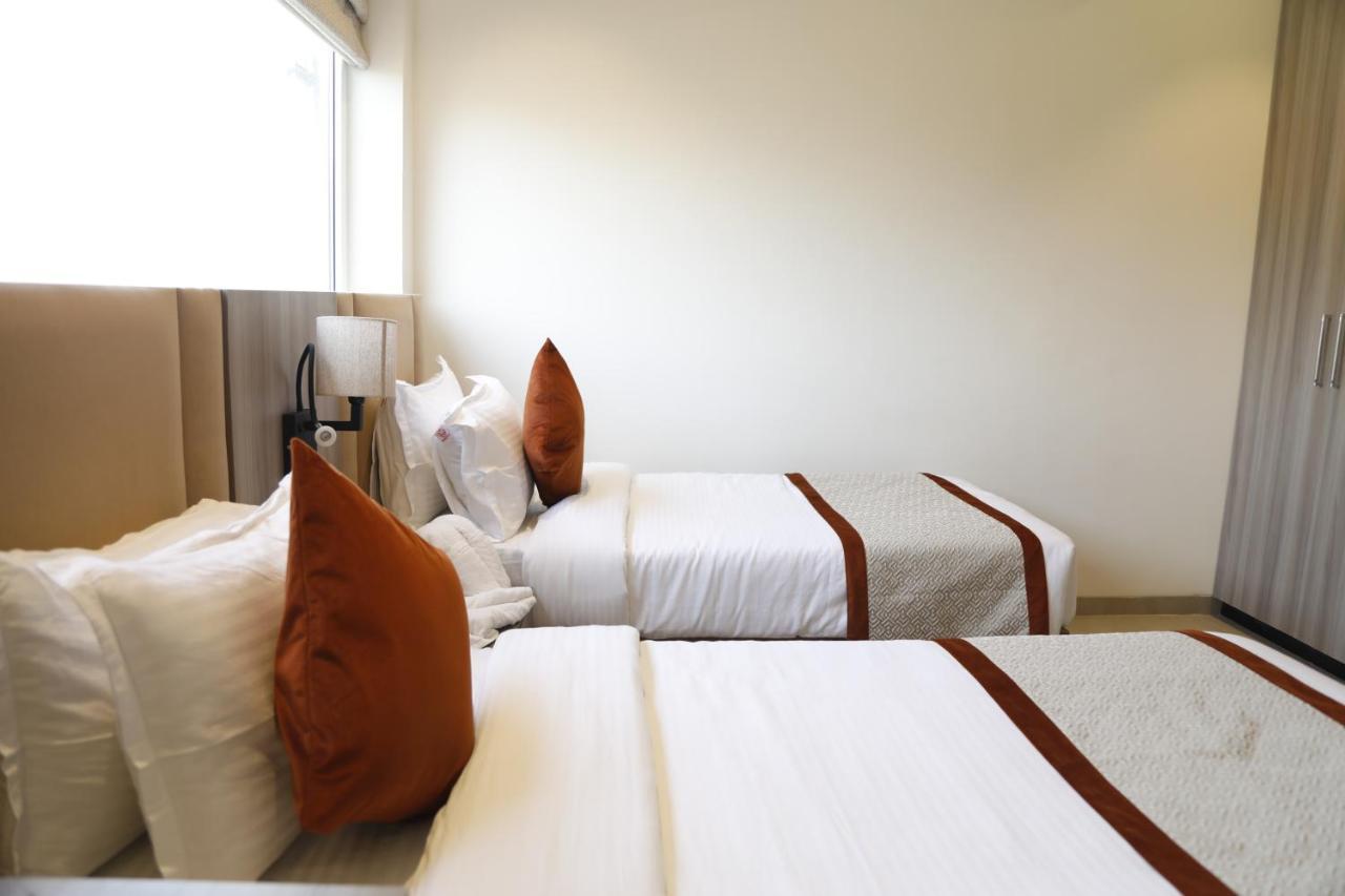 Hotel The Royal Vista Varanasi Exterior photo