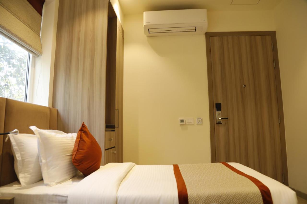 Hotel The Royal Vista Varanasi Exterior photo