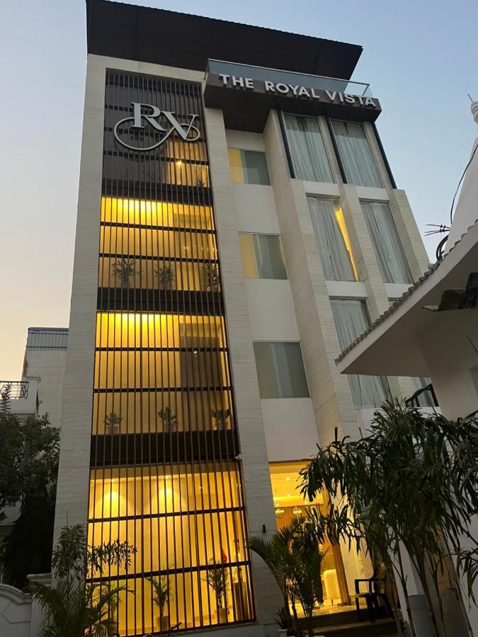 Hotel The Royal Vista Varanasi Exterior photo