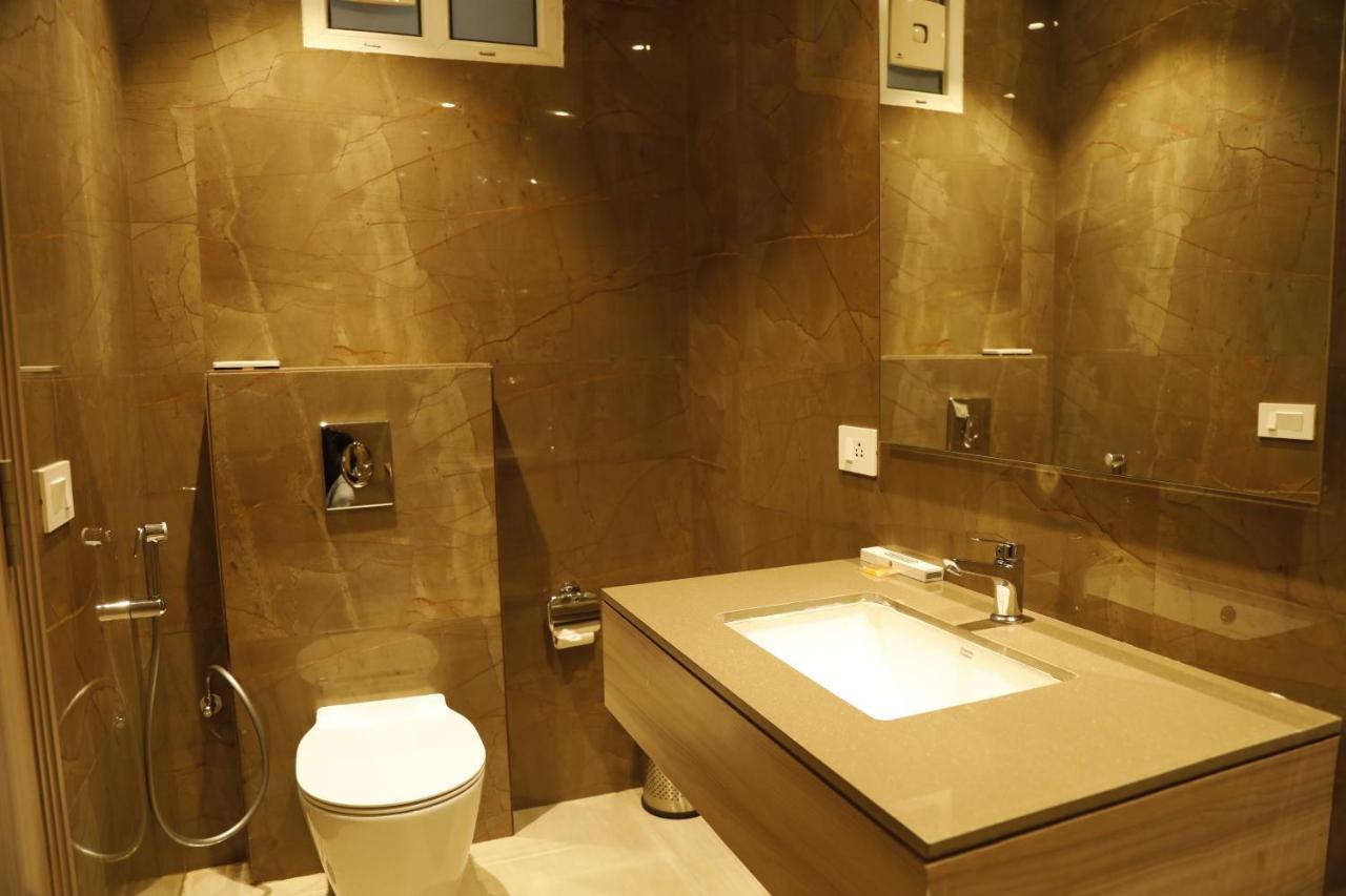 Hotel The Royal Vista Varanasi Exterior photo