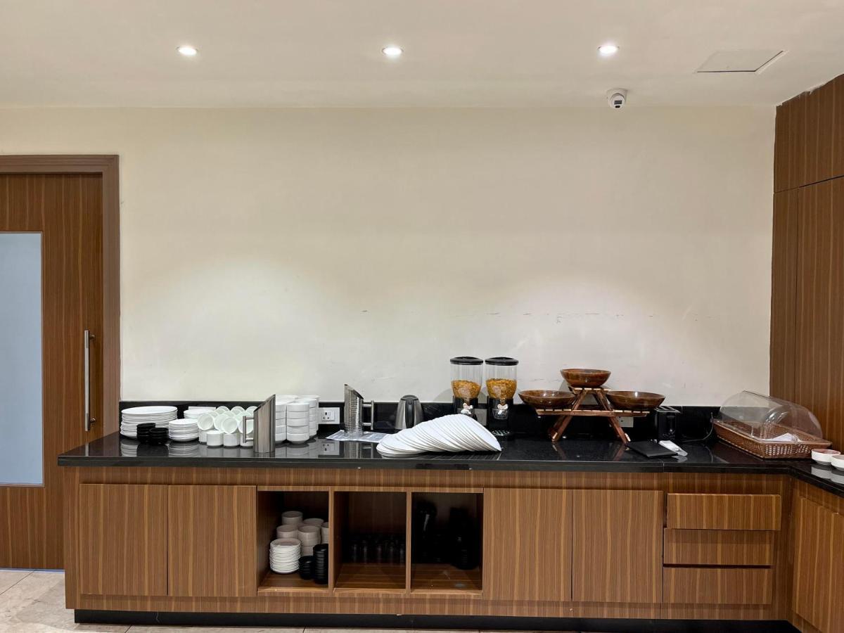Hotel The Royal Vista Varanasi Exterior photo