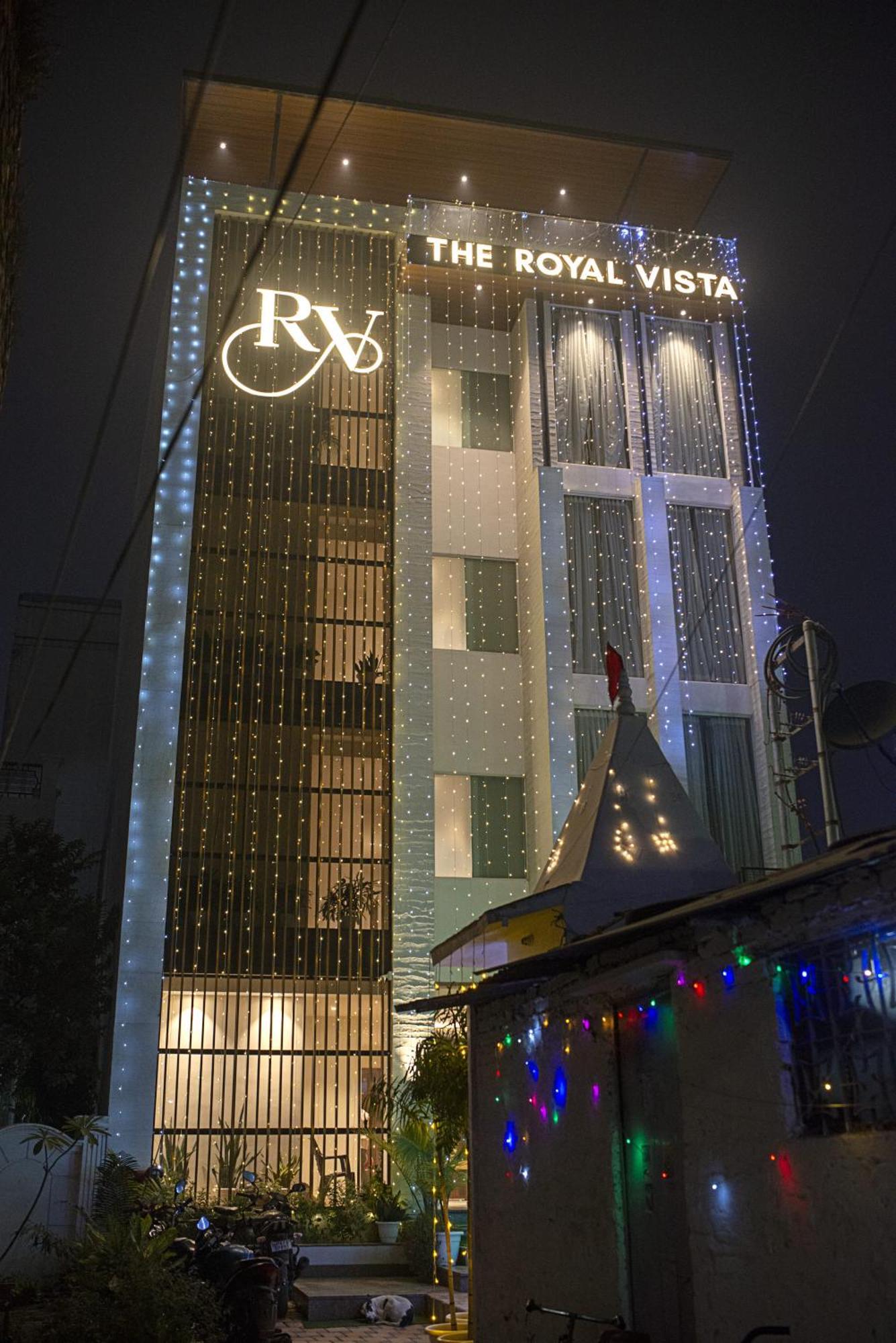 Hotel The Royal Vista Varanasi Exterior photo