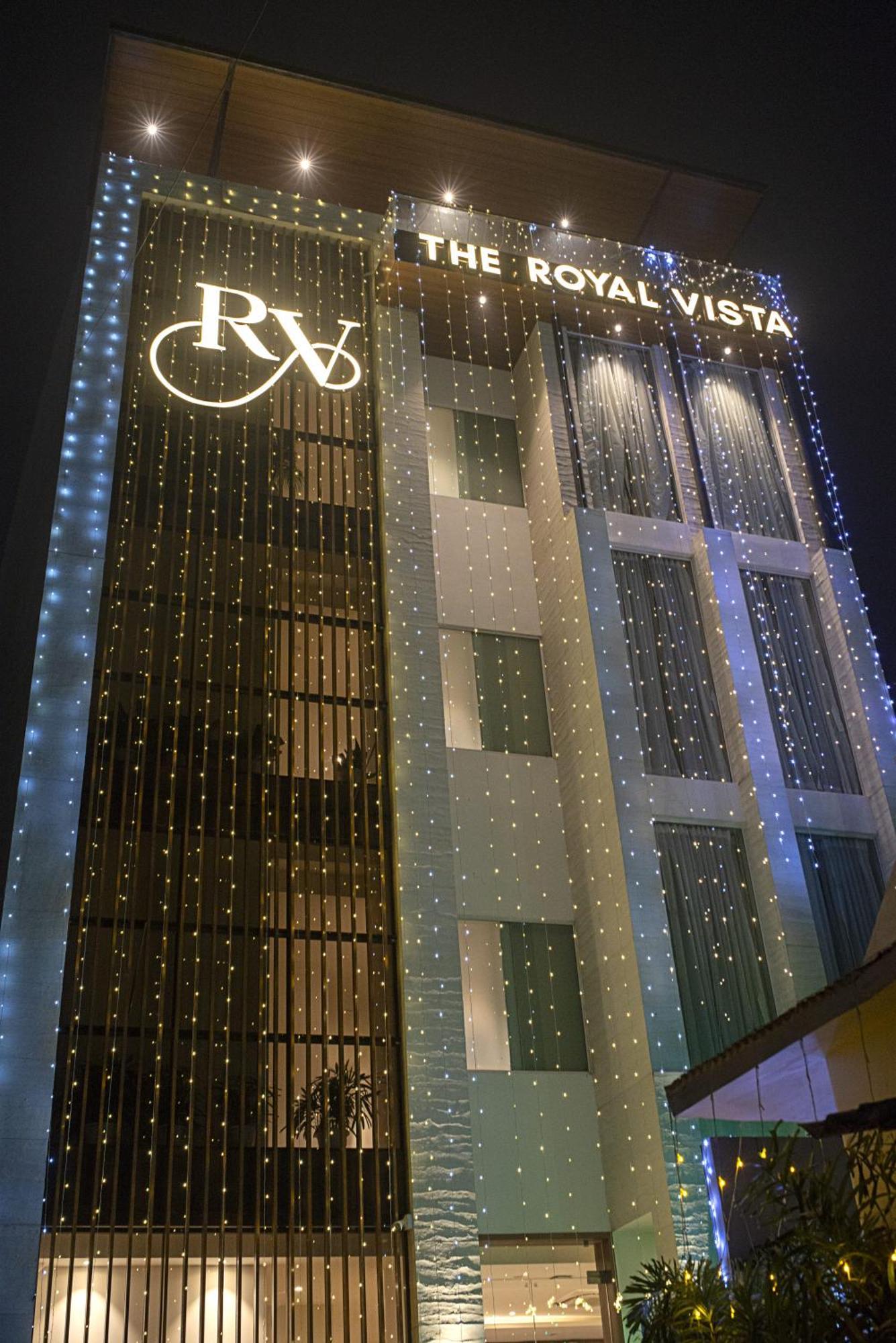 Hotel The Royal Vista Varanasi Exterior photo
